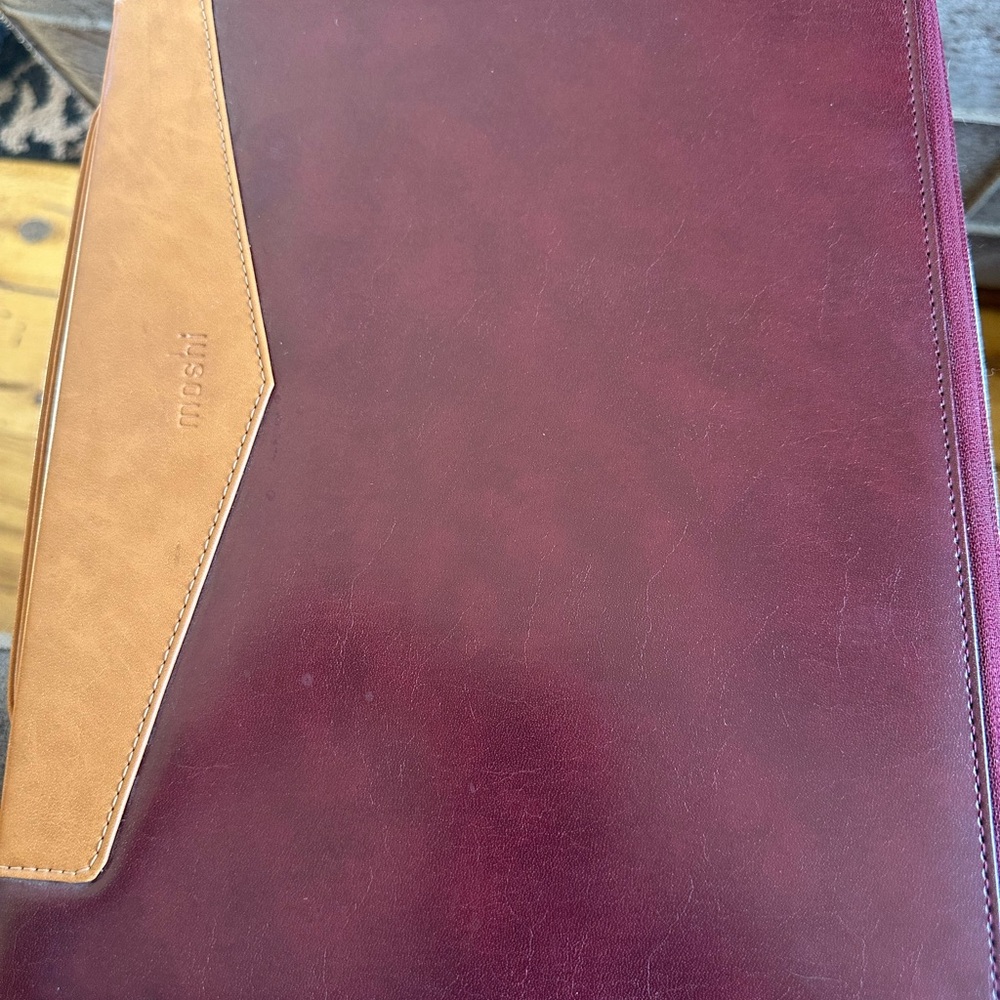 Moshi laptop case
